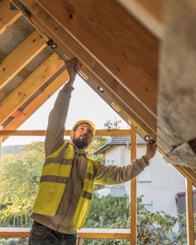 carpenter-man-working-roof